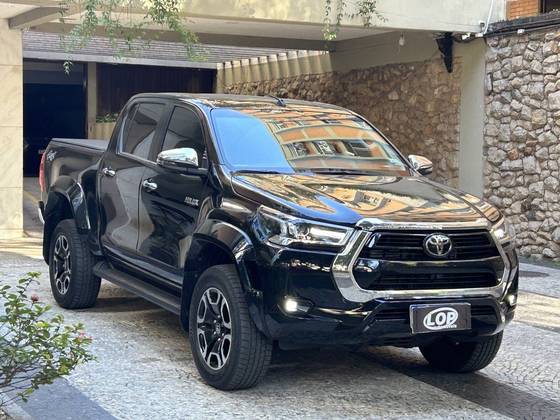 TOYOTA HILUX 2.8 D-4D TURBO DIESEL CD SRX PLUS 4X4 AUTOMÁTICO TOYOTA HILUX 2.8 D-4D TURBO DIESEL CD SRX PLUS 4X4 AUTOMÁTICO